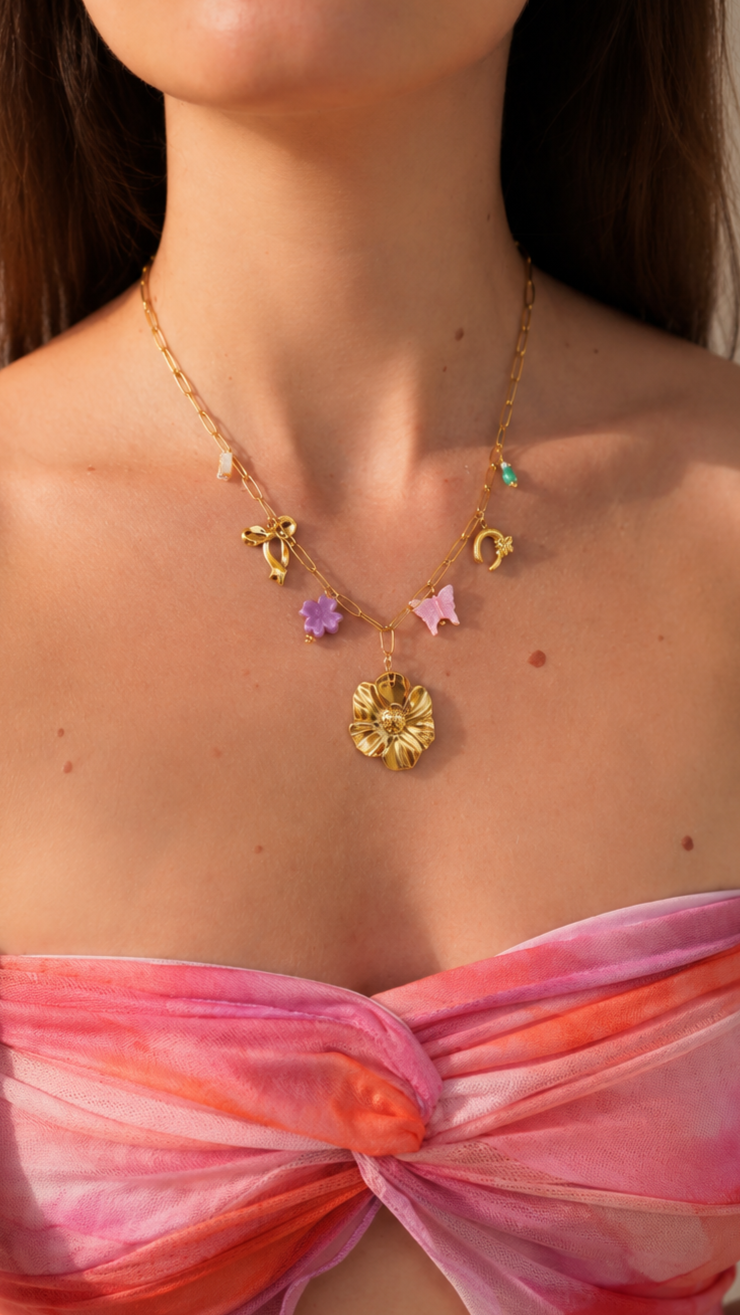 COLLIER LEILA