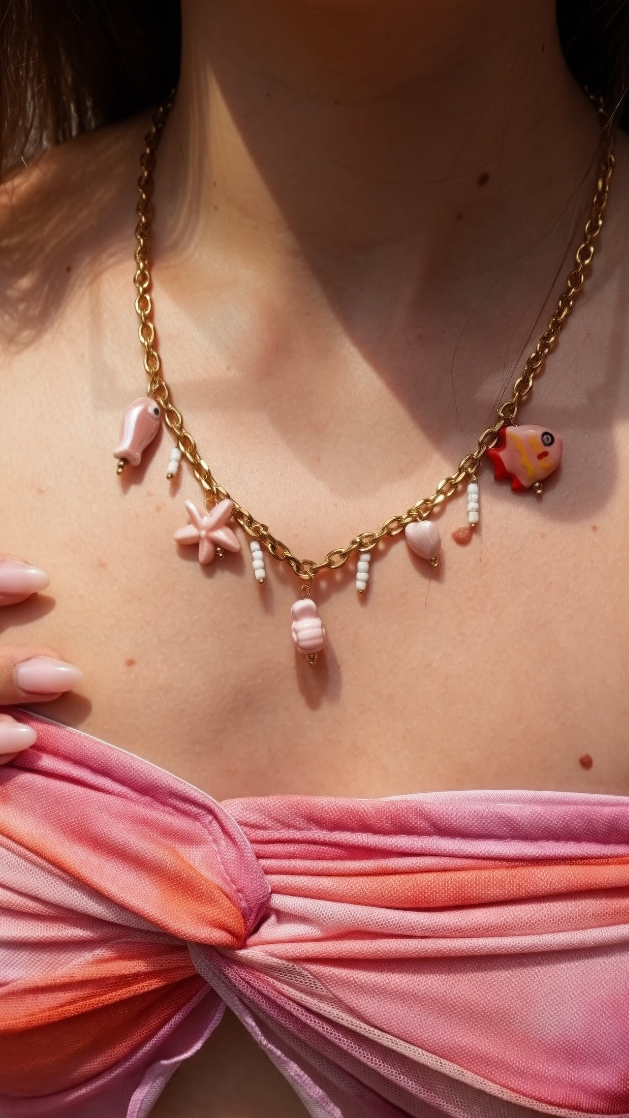COLLIER LILY